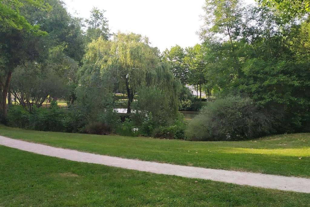 Le Jardin Des Pommiers A Disneyland Chessy Экстерьер фото